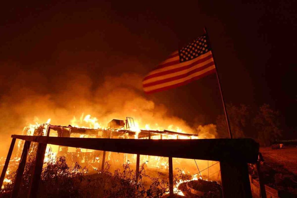 US firefighters begin to contain the massive California wildfire