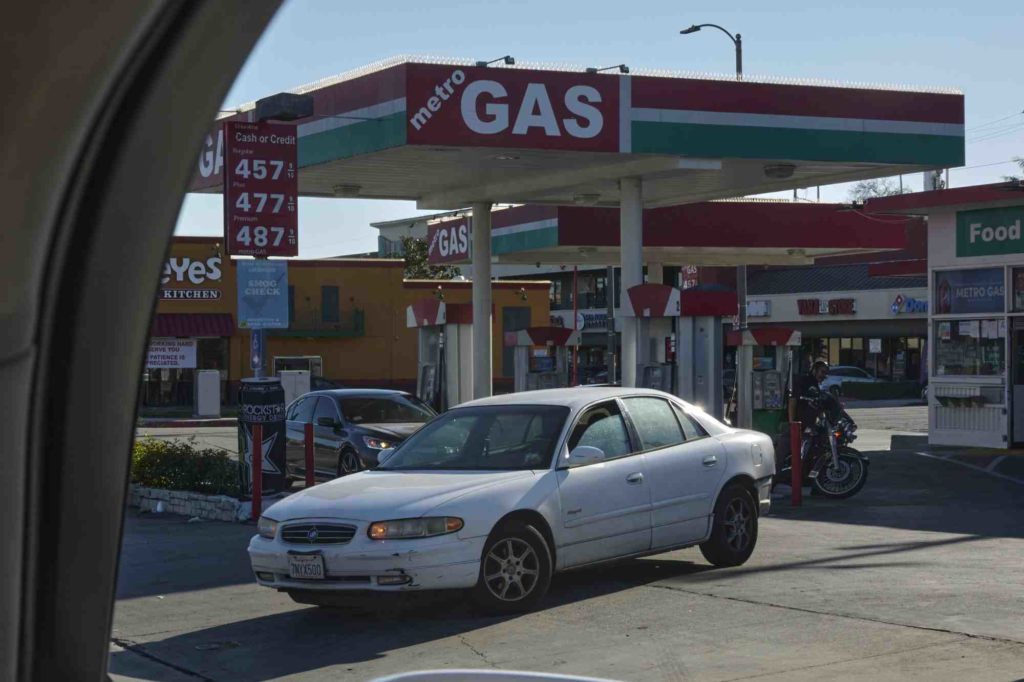 News Wrap: California to end sales of gas-powered cars